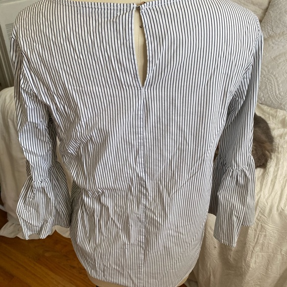 Work wear blouse with ruffle quarter sleeves - Picture 3 of 3